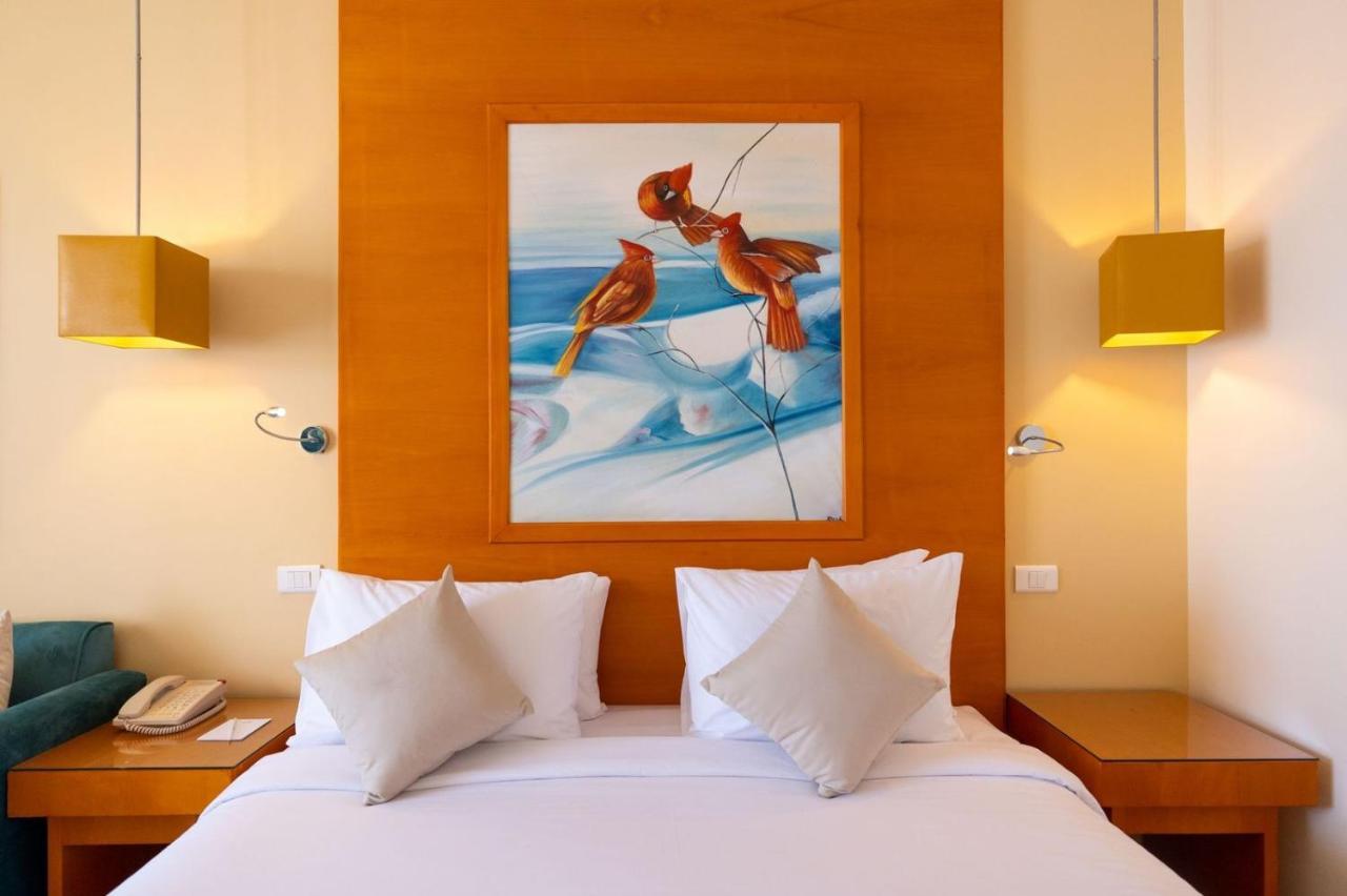 Parrotel Beach Resort Sharm el-Sheikh Bagian luar foto A bedroom at the hotel