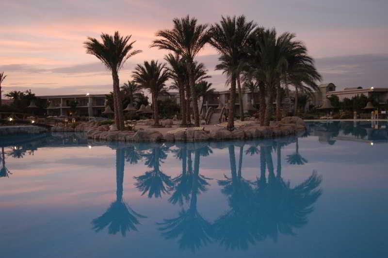 Parrotel Beach Resort Sharm el-Sheikh Bagian luar foto Sunset at the Hilton Sharm El Sheikh