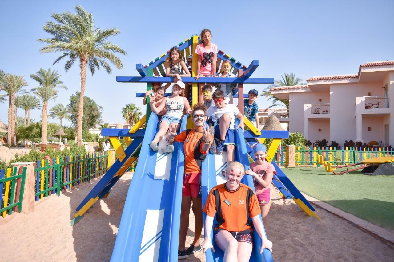 Parrotel Beach Resort Sharm el-Sheikh Bagian luar foto Children at a resort in Egypt