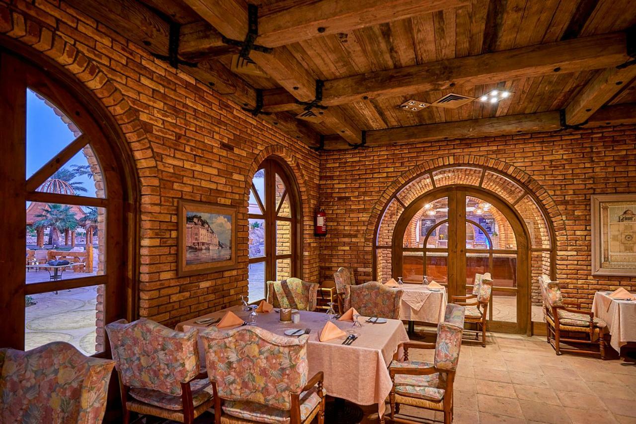 Parrotel Beach Resort Sharm el-Sheikh Bagian luar foto The interior of the restaurant