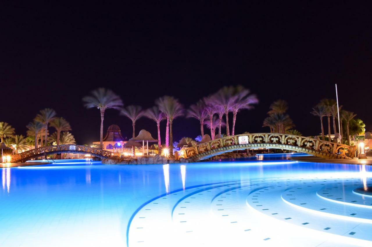 Parrotel Beach Resort Sharm el-Sheikh Bagian luar foto The pool at the Hilton Sharm El Sheikh