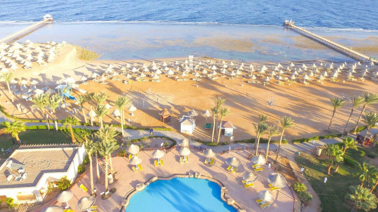 Parrotel Beach Resort Sharm el-Sheikh Bagian luar foto Aerial view of the beach at the Hilton Sharm El Sheikh